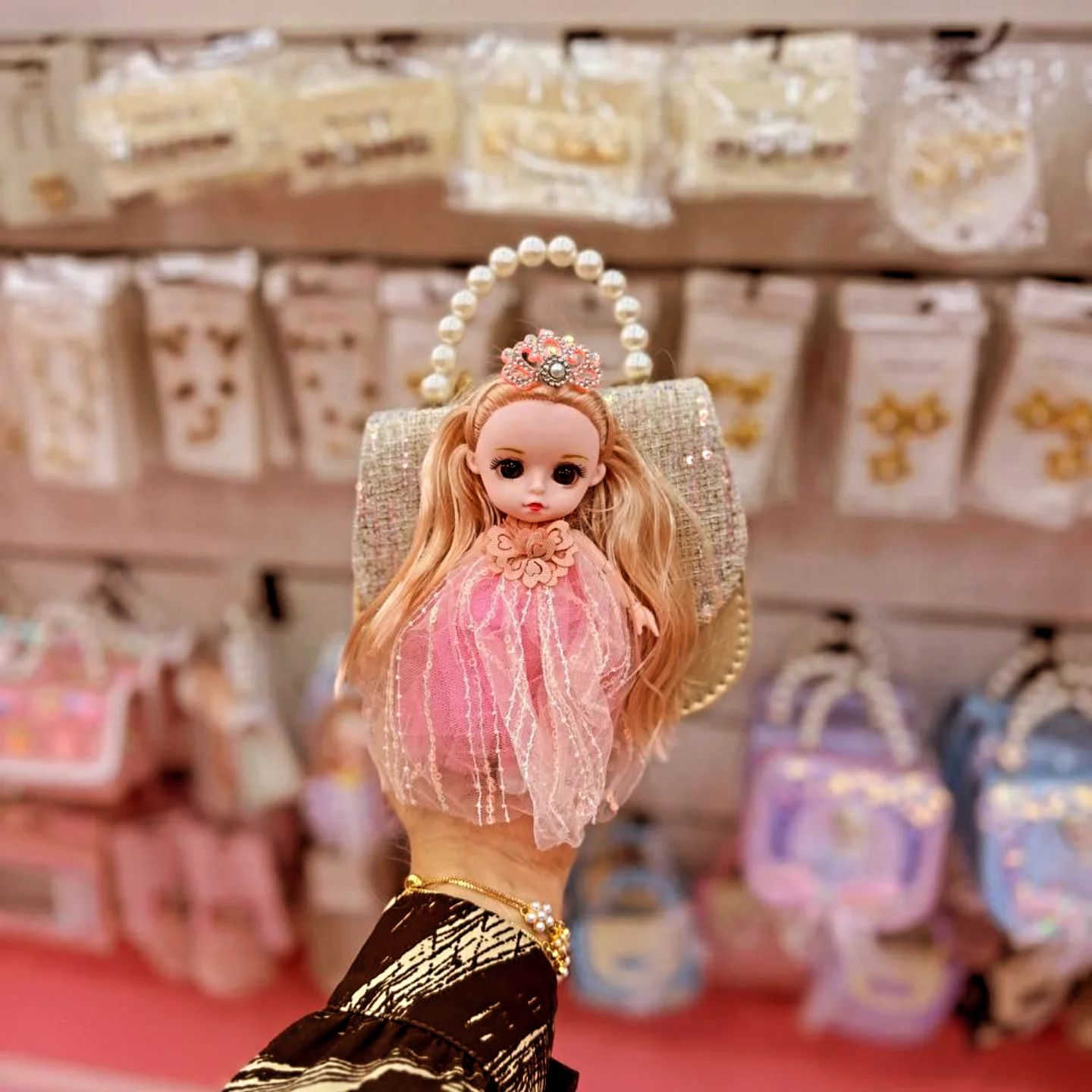 تشكيلة متنوعة من الحقائب باشكال والوان واحجام متنوعة
التوصيل بس3 الاف لكل العراق


**إذا كنت صاحب هذا الإعلان وتريد حذفه لأي سبب، رجاءا أرسل رسالة إلى الدعم الفني**