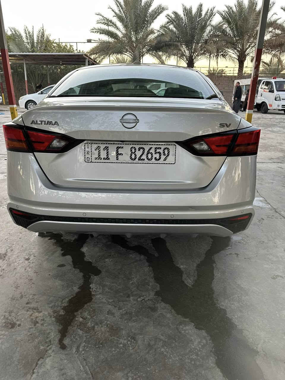 للبيع نيسان التما 24محرك 2500اربعه سلندر سيارة جديده وجاهزه بيها تصليح بالفخذه وشويه بالشاصي صبغ ثلاث قطع فقط بنيد وجملغات اماميه ماشيه 16الف رقم بغداد مداور ثاني يوم فول ما عدا الفتحه svرايدها 148 للاستفسار ***********
