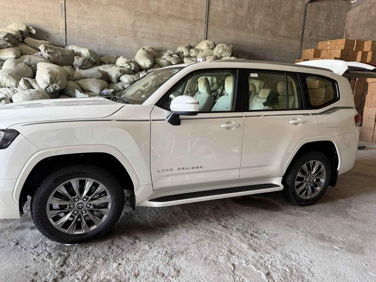 بغداد
لاندكروزر 2025 GXR ساز اصلي
ضمان 5 سنوات صيانة وتبديل دهن مجاني
ماشية 12 الف اخت الزيرو
رقم اربيل تحويل شوكت ميعجبك
كفالة عامة من الزلغ ومن كلشي 
مغلفة ppf ضمان 10 سنوات
للستفسار ***********
