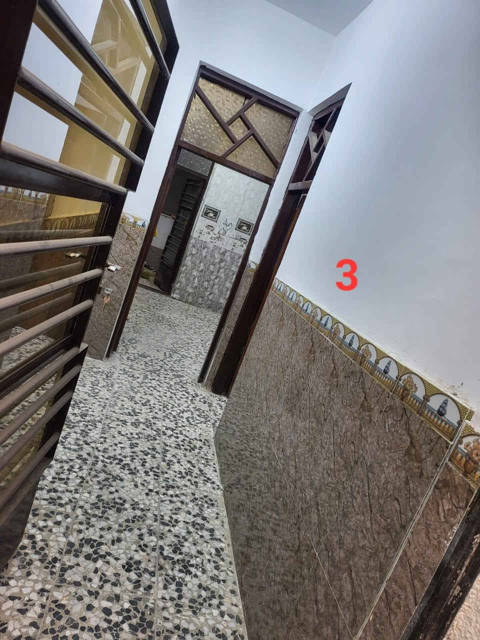 *السلام عليكم
للبيع .. بيت بناء حديث ٢٠١٩
المساحة ٥٠ م (٥*١٠)
 طابو زراعي اقرار محكمة
٣ طوابق
يحتوي على ٣ غرف نوم  وصالة وخدمات
الطابق  الارضي  ممر  وصاله ومطبخ وصحيات ومنور
الطابق الثاني غرفه  كبيرة سويت حمام  + غرفه نوم 
الطابق الثالث غرفة كبيره + سطح

العنوان:: القاهرة/المعلمين 
 نهاية شارع  مدرسة المهج
للاستفسار الاتصال على صاحب العقار
السيد ابو مصطفى
 ***********
