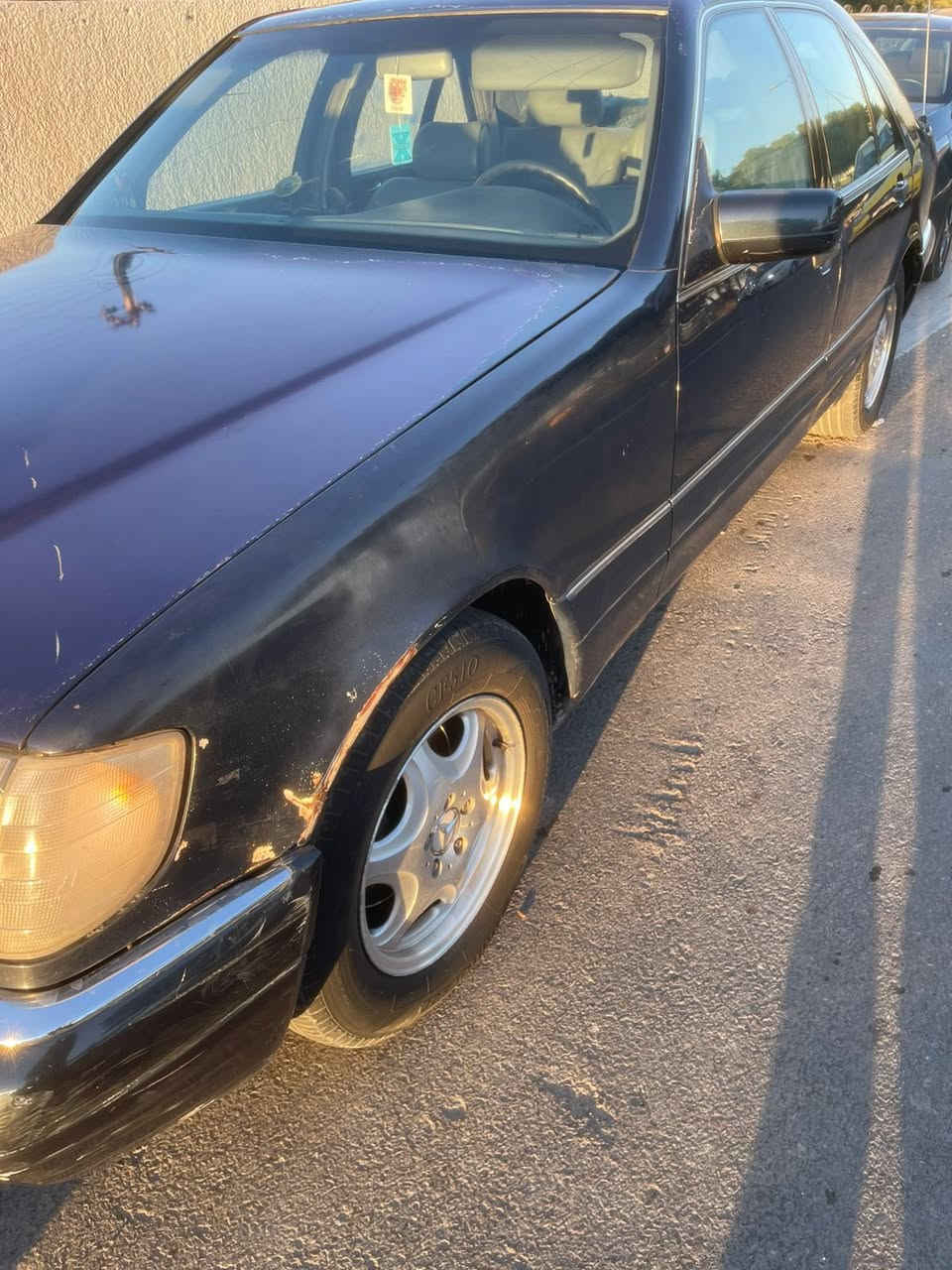 السلام عليكم 
مرسيدس شبح رئاسي 96 
الماني فول عده الفتحه 
تحكمات كشنات جلد كهرباء 
دبل جام ضد الرصاص 
السياره فول الفول عده الفتحه 
محرك 320 
بيها باب الصدر مبدل فقط 
وكلير شويه واكع يرادله صبغ موضح بالتصوير 
السياره جديده صدر جديد 
تخم تاير جديد 
كهربائيات كلها شغاله 
مابيها اي نقص 
السعر ٧٥ وبيها مجال قليل 
العنوان بغداد الحريه 
للاتصال ‭٠٧٧٠ ٧٦٧ ٦٠٠٨‬
متراجد واتس
