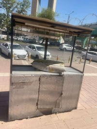 اغراض مطعم للبيع كلهن بسعر مناسب مع الملحقات كامل يعني تاخدهن كبل تفتح...