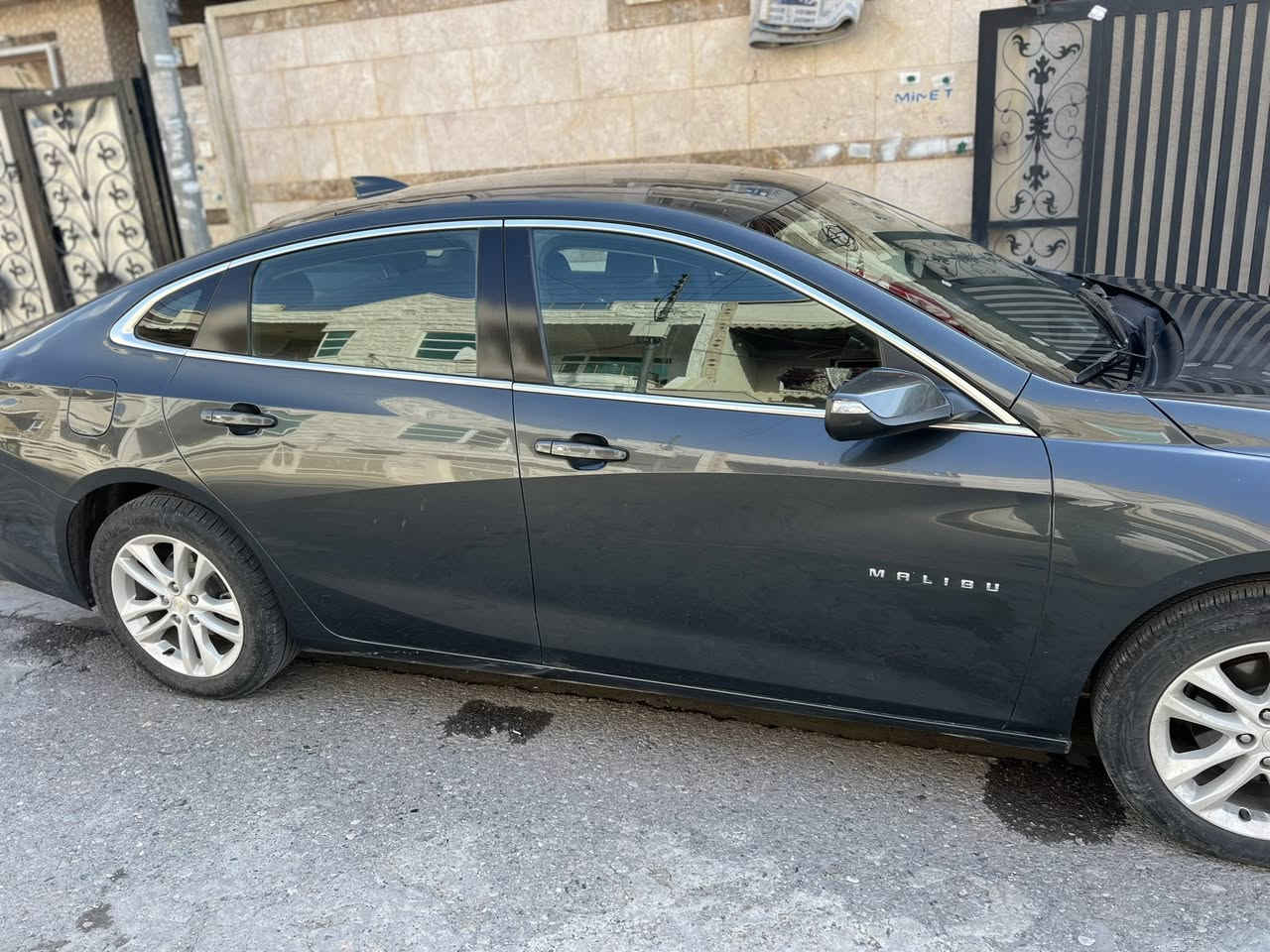 سلام عليكم شبابنا طيبن
ماليبو موديل 2017 سياره &ماشيه 140 الف سياره بيها ربع جاملغ وربع بنيد. صوره حادث مرفق بل صور مكان سياره اربيل. سياره مال بيت ربع دينار ما تصرف عليها رقم سليمانيه بسمي 

مواصفات شاشه كبيره

تحكم ستيرن

اشاير بل مري 

كشنات كهربائي 

4 بصمات 

تخم تاير جديد 

صدر. جديد 

داخل مخمل 

توصيل خاص او *********** 

السعر 95 وبيها مجال قليل
