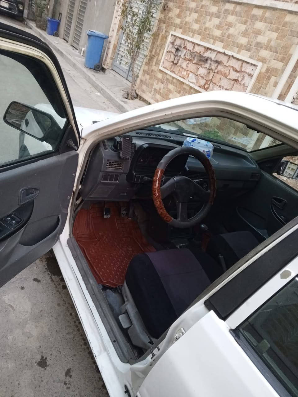 سلام عليكم سايبه موديل 2010 السياره خير من الله تخبل تبريد تدفئه كله شغال شواصي يخبلن تجي وشوفها كير مكينه ماشاء الله خير وبركه السياره مابيها نواقص السياره باسمي ثاني يوم احولك ما عليها غرامات مصفره السعر38 وبيها مجال مكاني بغداد الشعب حي البساتين رقمي ***********
