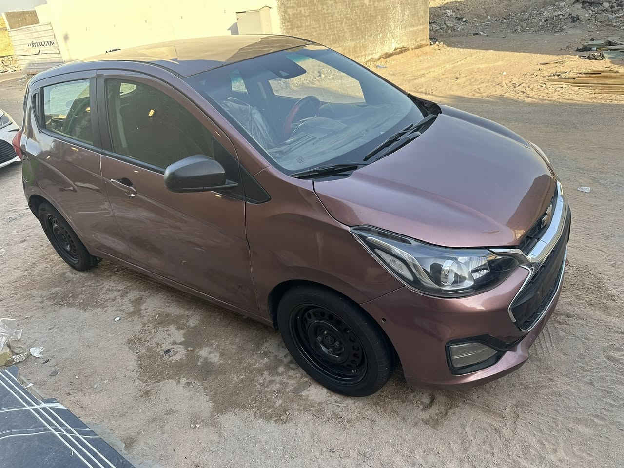 السلام عليكم 

شفرليت سبارك 2019 حادث جاملق وبنيد  سياره جاهزه ما ناقصه شي  مكينه كير جدد حداده تبريد. دواخل جدد. السياره حلوه كلش. مصبوغه عام اثر شخوط  
بعدها بدون رقم. دافع الكمرك ومكمل كلشي بس تدفع ١٦ ورقه تستلم رقم. راعيها. مره بكربلاء. مكان السياره البصره 
السعر (٦٥) وبيها مجال 
(***********) 
واتساب اتصال
