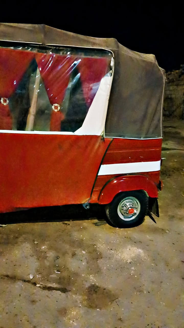 سلام عليكم تكتك للبيع موديل 17 شهر 11 تكتك الكشره كفاله من الصبغ والمعجون ولبارد اوراق بسمي المكينه بيها خيط تبخير التكتك نضيفه السعر 3500 وبيها مجال حق الجيه *********** رجان المو شراي لا يتصل تكتك مال جناي جاهزه
