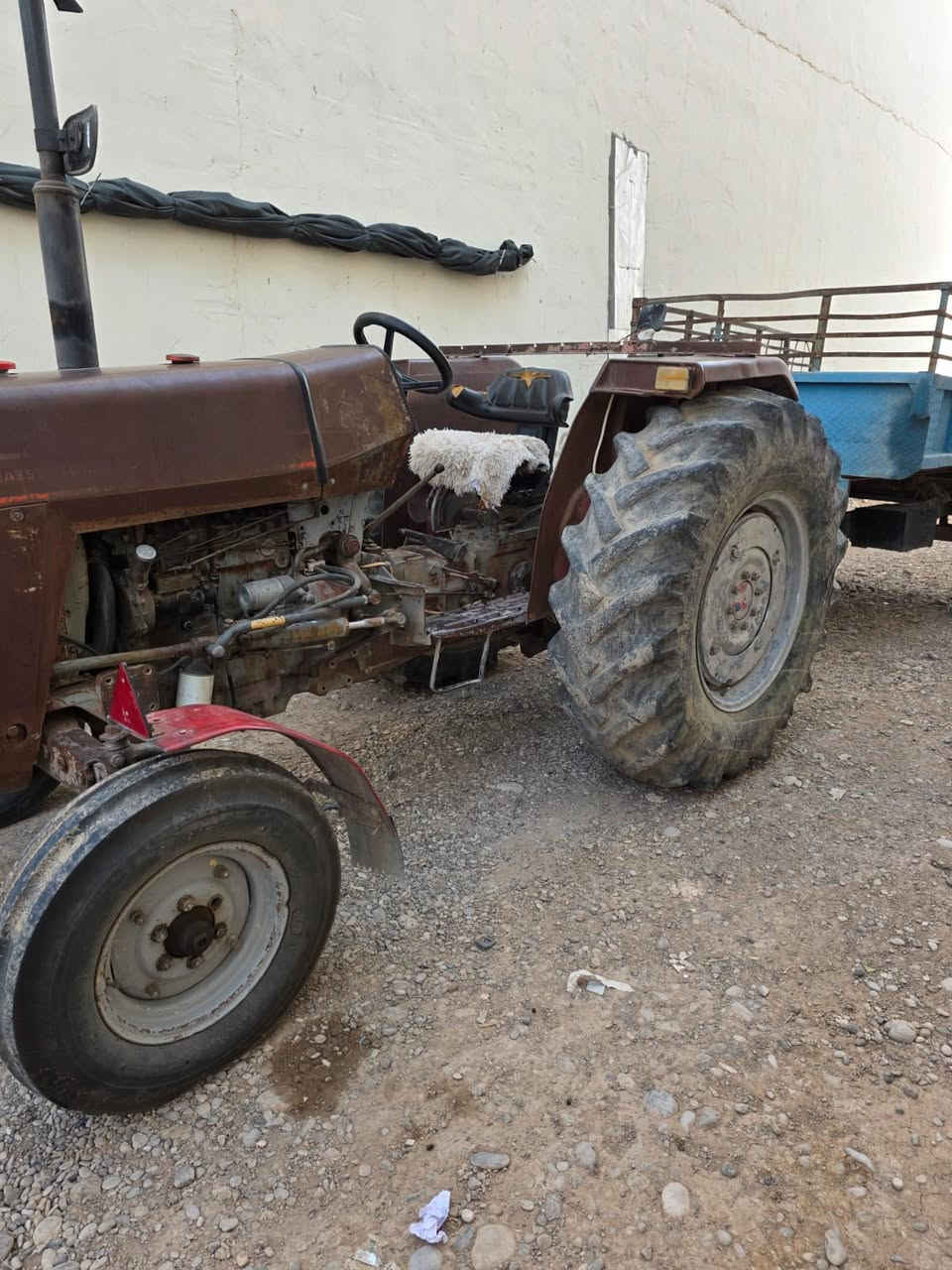 السلام عليكم تريكتر نوع فوركس 275المكينه بدون عيب وبدون أي نقص جاهز  رقم كركوك مابيها آي مصرف شغل وبوجهك ع الكراب مكان المكينه قضاء كلار رقم هاتف ***********
