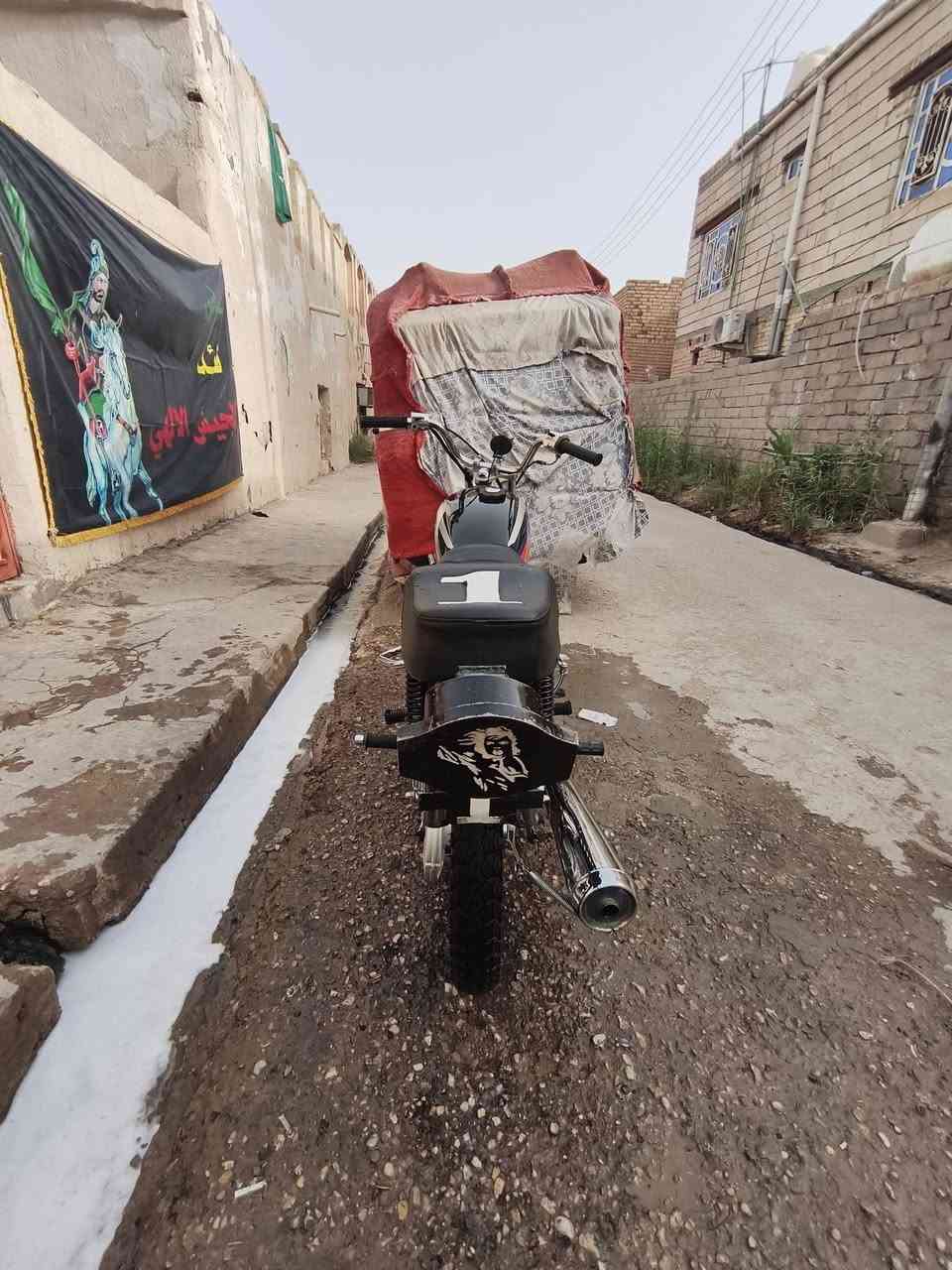 سلام عليكم دراجة للبيع السعر ٨٠٠وبيه مجال حك الجيه . محرك نامة شلامجة موديل ٢٥ او٢٤ ناسي (والتعميرة تعمرت بشهر الواحد٢٠٢٦) غراضه كله ٢٥  ***********
