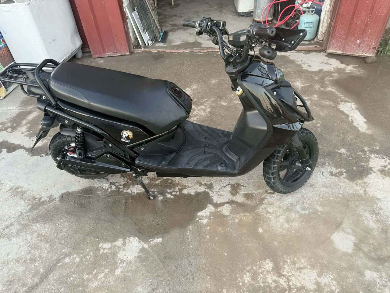 السلام عليكم شباب دراجه شحن للبيع جديده بس بطاريه وحده منقصه  الشراي يتصل ويدلل *********** مكاني بغداد ابو غريب
