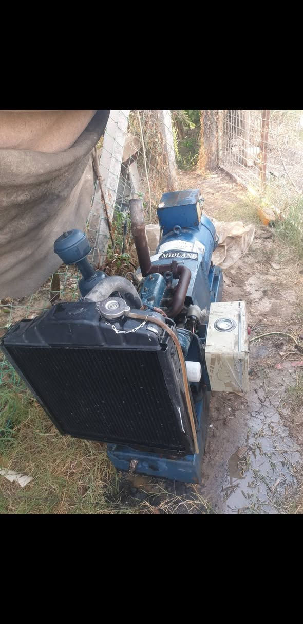 للبيع مولد كابوته نظيف جدا ٧ كي في ٣ بستم للاستفسار الاتصال ***********
