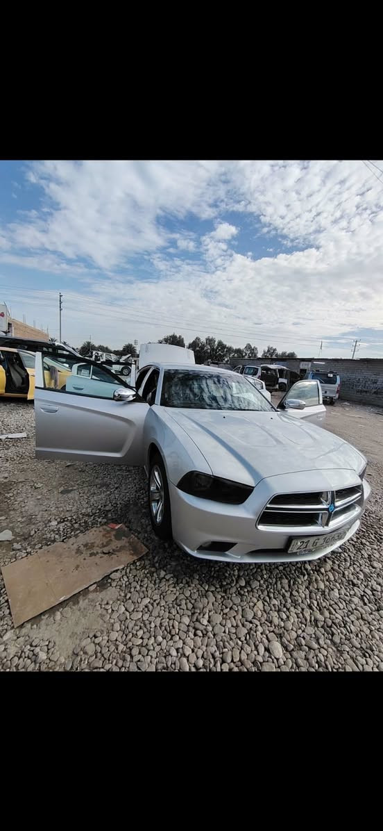 السلام عليكم جارجر للبيع فقط موديل 2012 رقم سليمانيه باسمي سنويه وهزه جدد السياره مابيها فتح بيها دحجات وسونارها موجود بل منشور السياره جاهزه حداديه وتخم تاير ومكينه كله على الشرط السعر 153 وبيها مجال مكاني ديوانيه قضاء عفك ***********
