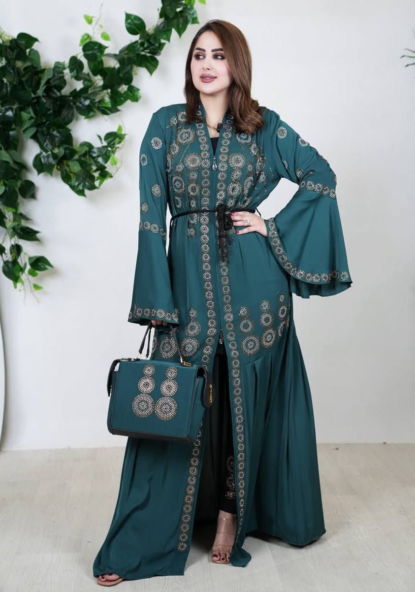 💫 عباءة خليجية من 5 قطع 💫
العباءة+ بنطلون + شال+ حزام + حقيبة👛 
🎨🎨 الألوان :- حسب الصور 
💰💰💰السعر = 35 ألف دينار فقط
💫 للحجز والاستفسار التواصل على الخاص


**إذا كنت صاحب هذا الإعلان وتريد حذفه لأي سبب، رجاءا أرسل رسالة إلى الدعم الفني**