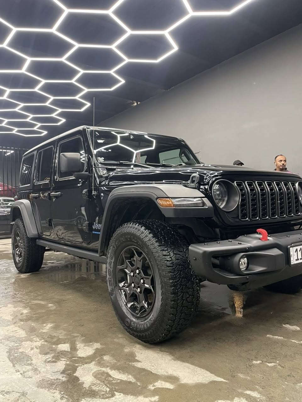 السلام عليكم
جيب رانكلر 2023 هايبرد
مكفولة من الصبخ بيها فقط بنيد مبدل
السعر 28500 $
ماشية 35 كم 
للاستفسار ***********
