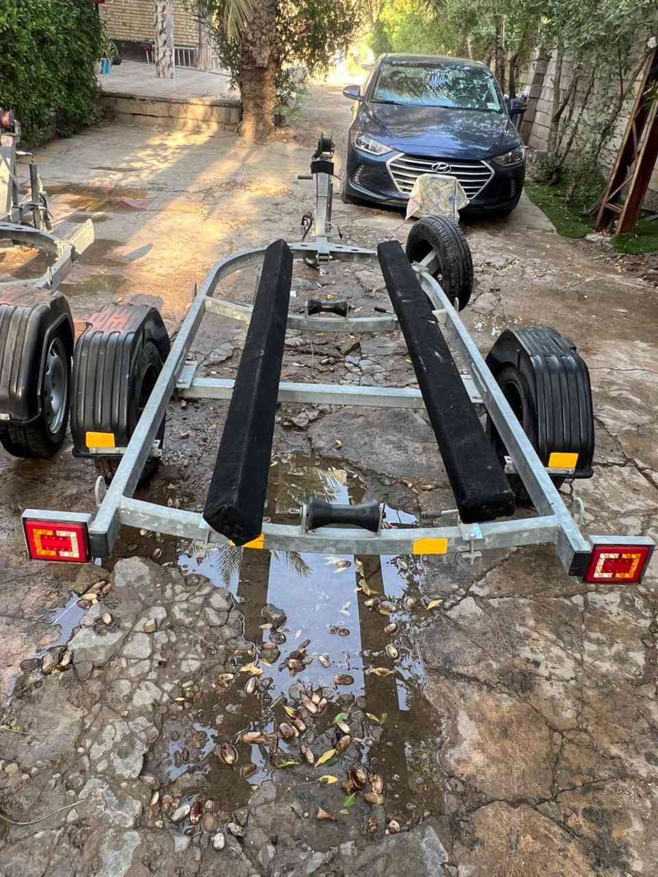 سلام عليكم- عربانه جت اسكي اخير 2 جديدة كارتون زوج تاير +اسبيرجانبي // حديد غير قابل الصدا يعني انسى تعمير أو صبغ كل موسم جودة جدا عاليه بل حمل وخفه وحركه انسيابيه عالية هوك قفل صجمه حملات جت وسط متحركة يعني تكدر تتحكم بي ارتفاع ونخفاض الجت+جك متحرك عالي الوزن كهربائيات جاهزه مع دبل بك لايت وفيشه ربط مباشرة على السيارة اضافة الى بكرة حبل سفيفه عريظه رولات+جملغات زوج بولبرن مرين ضد ماء يعني مو بل شارع(ويتفلش ) سعر 11$ واذا اتريد تحسبها على العمل الحديد تقريبن نفس الكلفه وقت و تأخير واقل قوه وكل موسم لازم تصبغ وتعمير  ويمكن تتحول إلى بدي نقل حسب الرغبة اتصل وتدلل ***********
