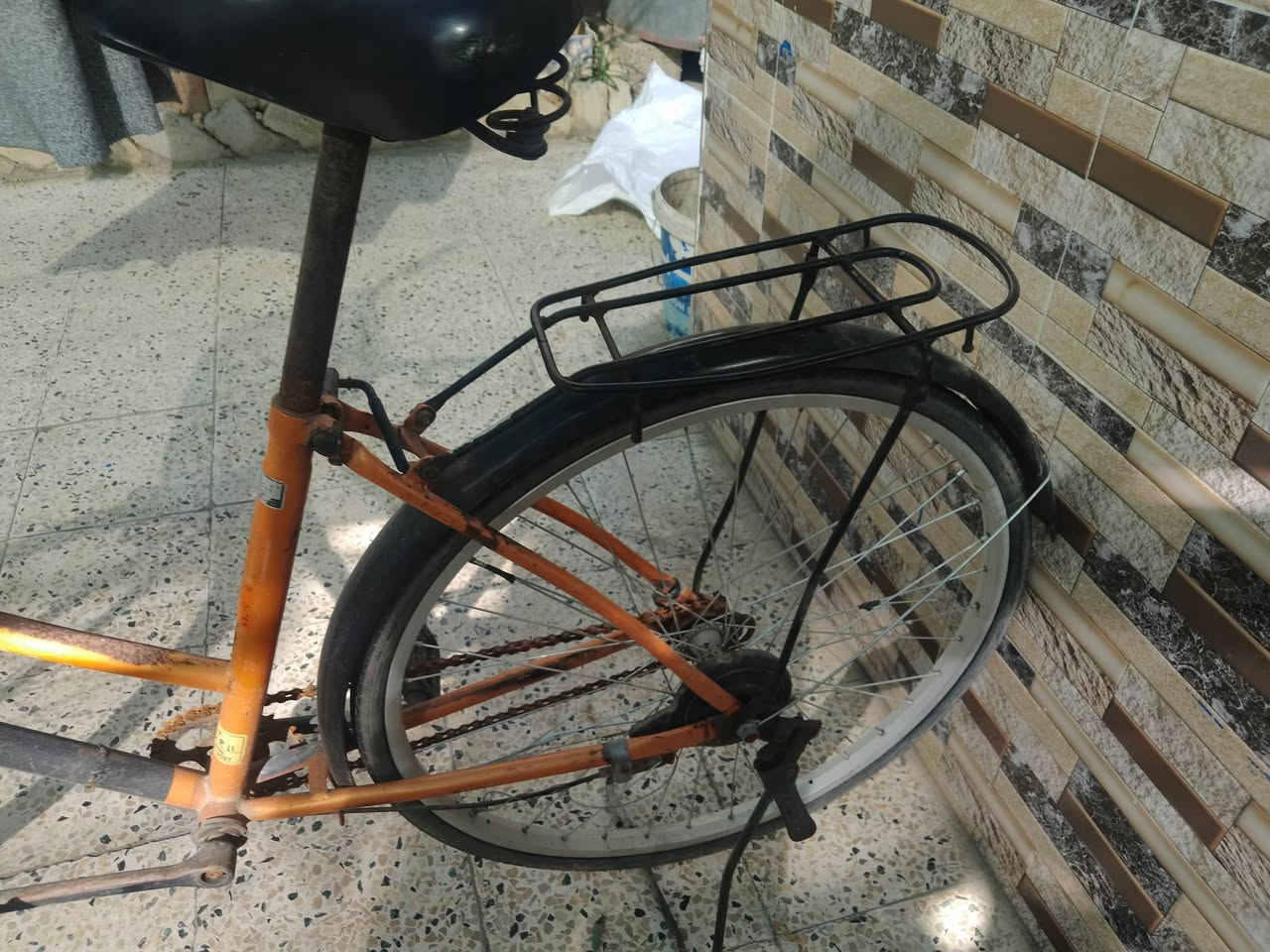 بايسكل للبيع حجم 26 لون مرتقالي يحتاج صيانة يحتاج تبديل ويل ورا و تاية كدام بنجر ملاحظة شاصي ملحوم   السعر 25 وبي مجال
للاستفسار توصل خاص أو واتساب ***********
