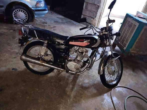 سلام عليكم
ماطور للبيع 
كرهربايات شقاله   نضيف اربعه كير
بيع مستعجل سعر225
رقم***********
