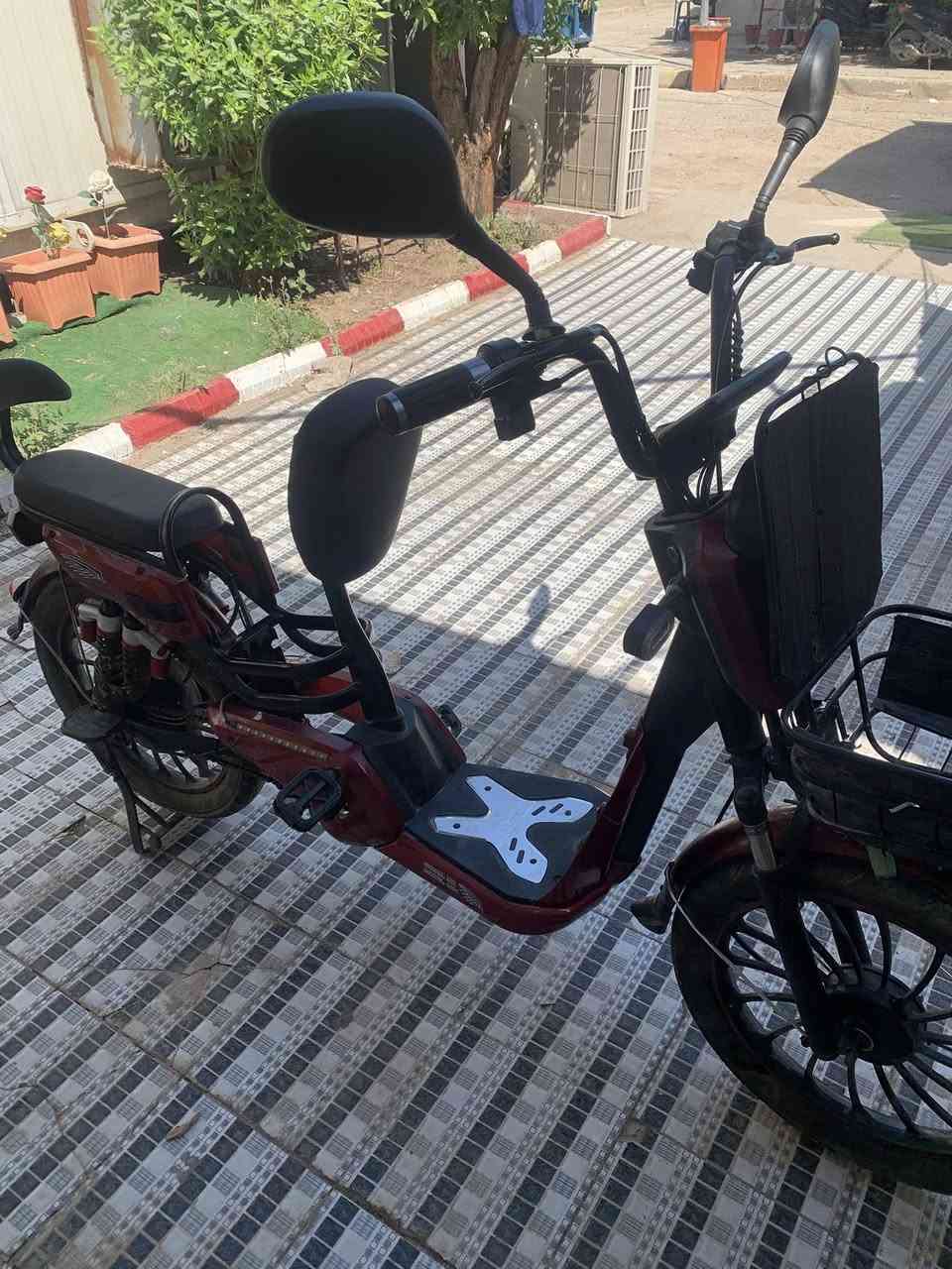 السلام عليكم دراجه شحن للبيع دراجه مال موضف ع كد دوام ويرجع يضمها جديده دراجه ما بيها اي نقص بس بطاريه وحده مبدله 
عنوان حي اور 600
***********
سعر 350بيها مجال قليل👌🏻
