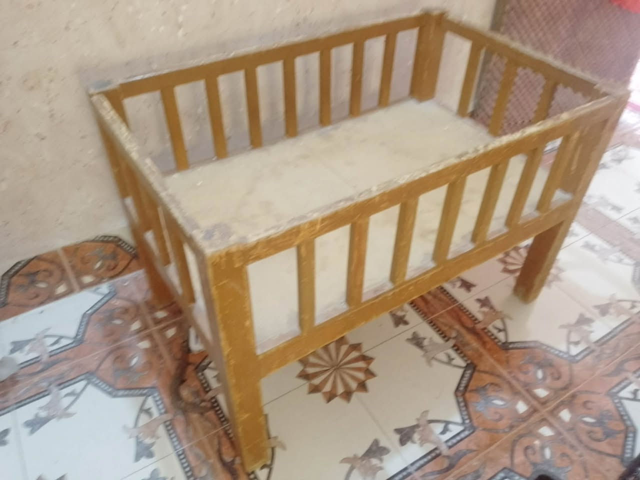 سلام عليكم سرير أطفال تزكام للبيع العنوان بابل سده الهنديه منطقة العلكايه رقم الهاتف ***********
