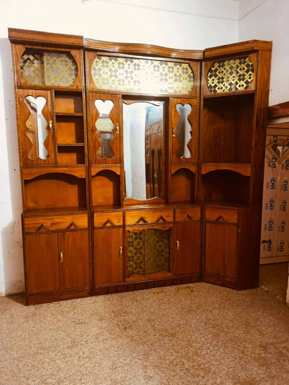 غرفه صاج 6 محلق.. استخدم شي قليل.. صاج داخل وخارج... حطاطه..اخت جديده.. غرفه ضخمه...شراي يتصل ***********
..يوجد /نقل/وشد.........
