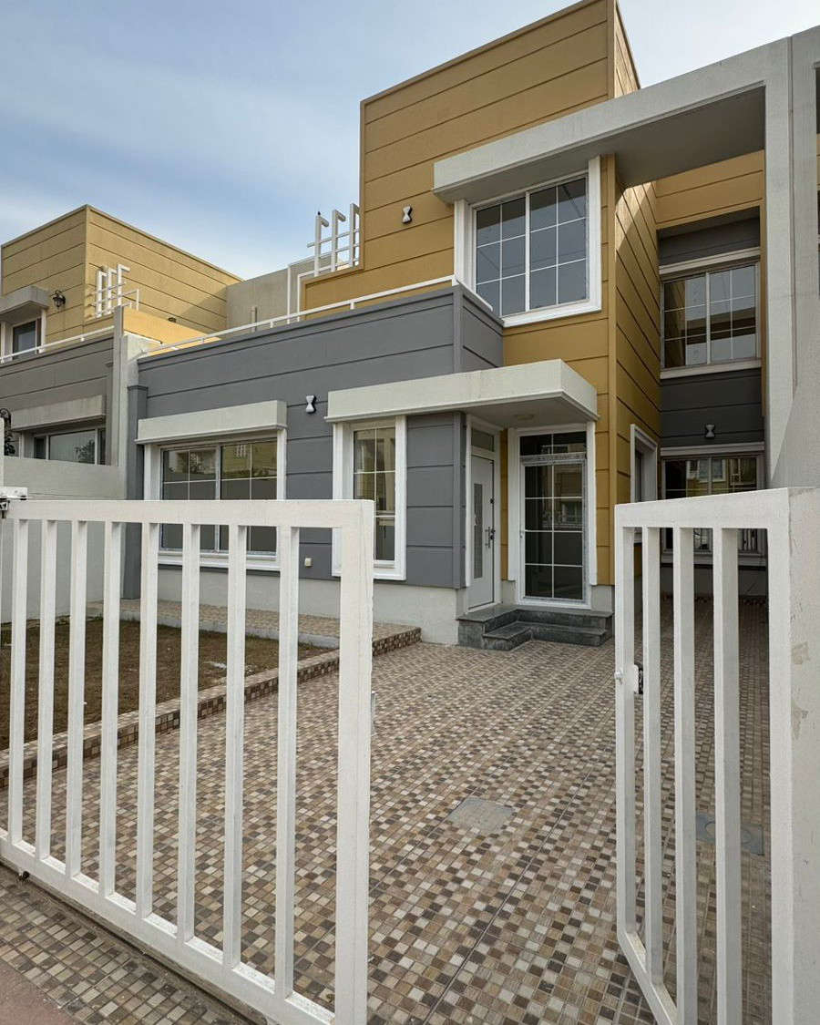 #منازل و #شقق للبيع بنظام #الأقساط 
(( لمدة 25 شهر واستلام مباشر ))
علما أنه يوجد بيت طابق وطابقين وشقق 

الموقع أربيل مجمع #لانه_ستي
مساحة (200م) طابقين
يتكون من 4 غرف نوم و استقبال و صالة و مطبخ و صحيات حديقة وكراج 

للمزيد من المعلومات يرجى الإتصال على الأرقام التالية 
***********

***********
