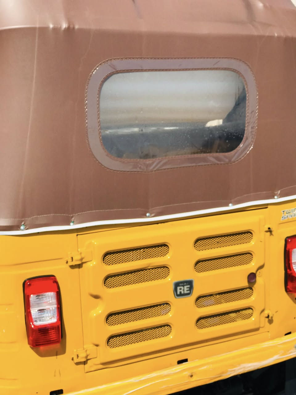 السلام عليكم تكتك للبيع موديل 20 مكينه مجفته مره وحده وناعمه وحلوه التكتك جاهزه گبل الشارع عنوان بصره حيانيه السعر 5500   رقم الموبايل ***********
