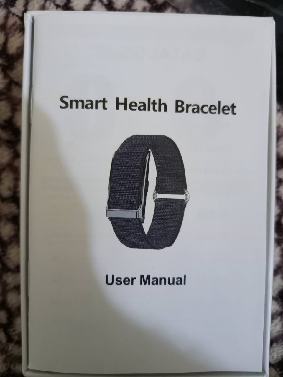 السلام عليكم.  
ساعة كلاسيكية 
تصميم ملكي فخم (رولكس ستايل) باللون الفضي. 🛑 ماركة المانية اصلية
مناسبة جداً للمناسبات والبس الرسمي.
يجي وياها جهاز تصغير القايش يعني ترهّمها على إيدك بالبيت
وياها كتالوجها الخاص والعلبة الفخمة.
2️⃣ الساعه والسوار الذكي (Smart Health ):
يحسبلك الخطوات، نبض القلب، والاشعارات. جودة النوم . الاوكسجين بالدم والجسم . الجهد اليومي . السعرات 
يراقب صحتك بالثانية ويربط بتطبيق على الموبايل ويرسلك اشعارات اول ب اول .
المفاجأة: يجي وياها قايشين (واحد قماش رياضي أزرق وبيجي، وواحد سيليكون أزرق ناعم) حتى تغير حسب لبسك.
شاحنها الخاص موجود وياها بالعلبة.
💰 سعر الساعتين 2 .. فقط 130 الف مع التوصيل المجاني . 
🛑 للحجز واتساب ***********
