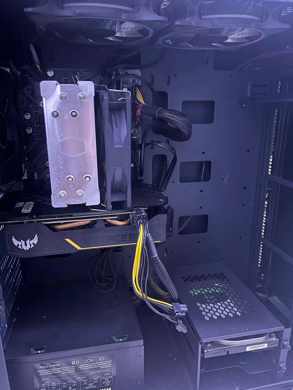 سلام عليكم عندي pc
RTX 2060 

I5 9400

Hdd 1t

Pawer s 830 

 DDR 4 Ram 16

يجي وياه ماوس وكيبورد ريد دراكون

للبيع او مراوس ببلي فايف 

*********** لتواصل واتساب او خاص
