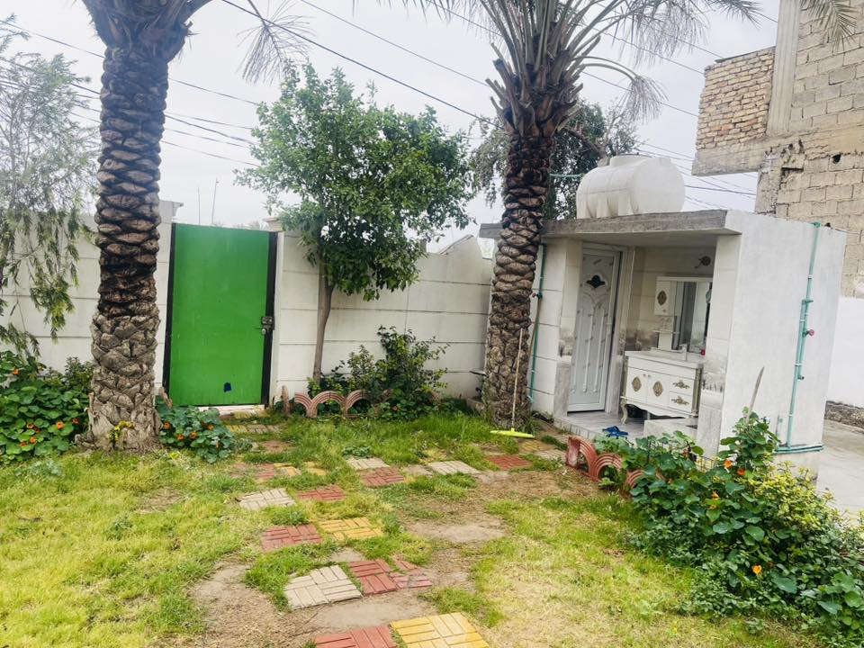 السلام عليكم
دار للبيع بموقع مميز تجاري
للبيع دار بمساحة ٣٧٥ متر في منطقة الحكيم على الشارع العام الرابط بين بغداد وشهربان.

مواصفات الدار:
 • طابقين منفصلين
 • مشتمل متروك خلف البيت
 • موقع مناسب للسكن أو للاستثمار التجاري

للاستفسار أكثر الاتصال على الأرقام التالية:
***********
#***********@
@
