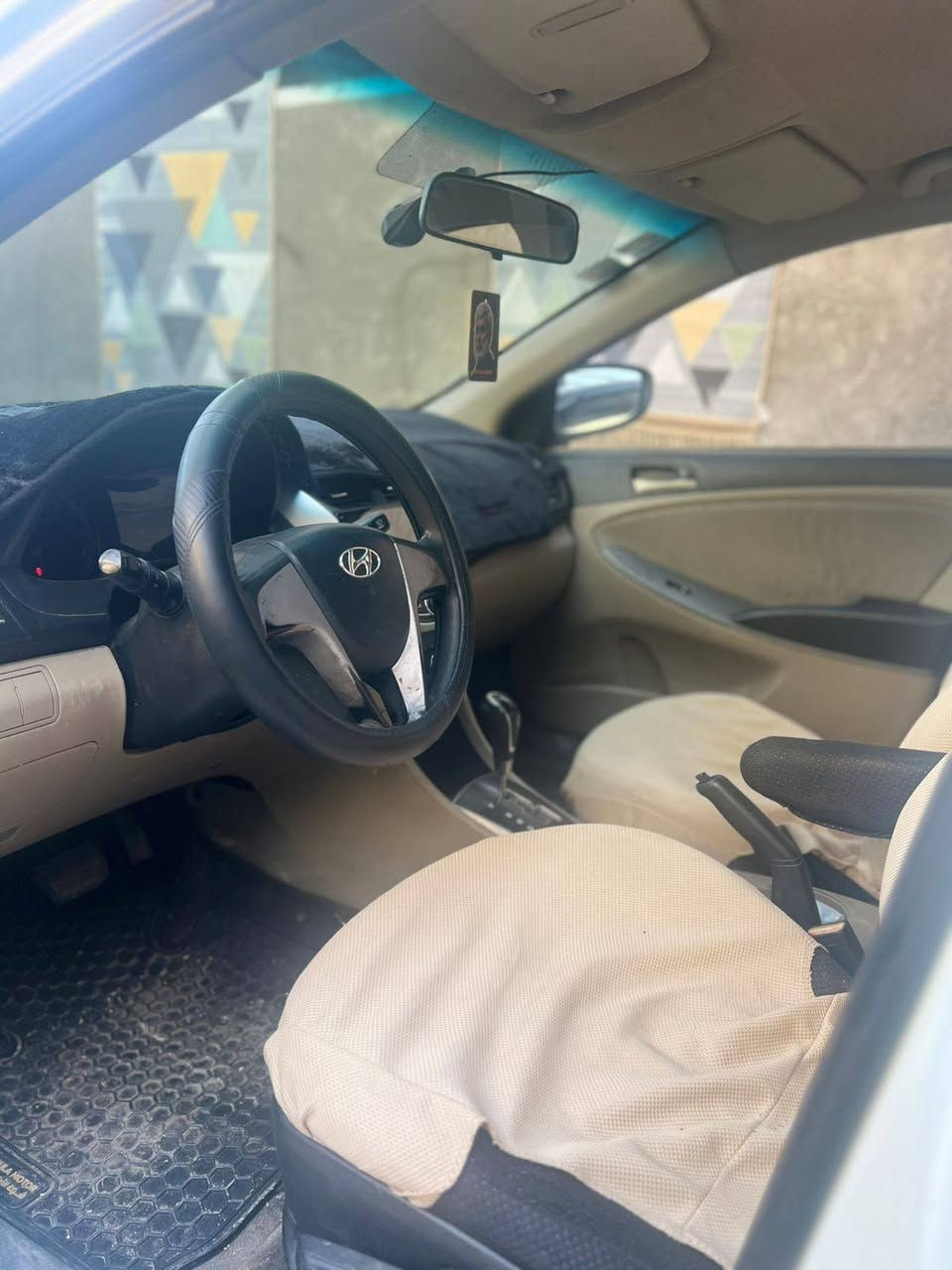 السلام عليكم
اكسنت للبيع +ترهم مراوس 
2016
خليجي 
1.6
رقم بغداد نكليزي 
العنوان بغداد الجديده 
السعر خاص 
***********
