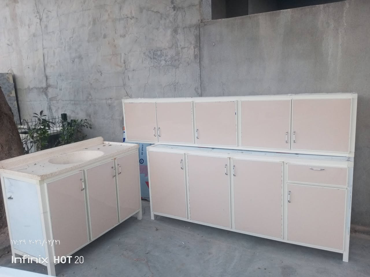 ماشاالڵە کەوانتەری شازو جوان سەرەوەی دوومترونیوە خواری دوومترە  مەخسەلەی کاشی مترو 20
زۆر پاکوو بێعەیبە  
گۆڕینۆ ئەکەم  بەکەوانتەری کۆنەو شکاو بازاڕی   
لەکەلاری کۆنم ***********
