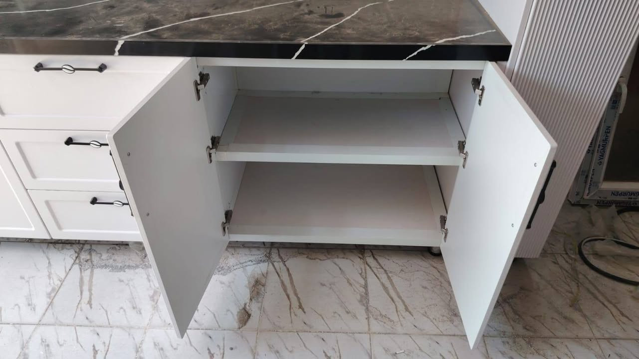 السلام عليكم كاونتر معرض شغل درجه اولى الداخل المنيوم تركي والخارج hdf للبيع للاستفسار *********** دبل معلق
