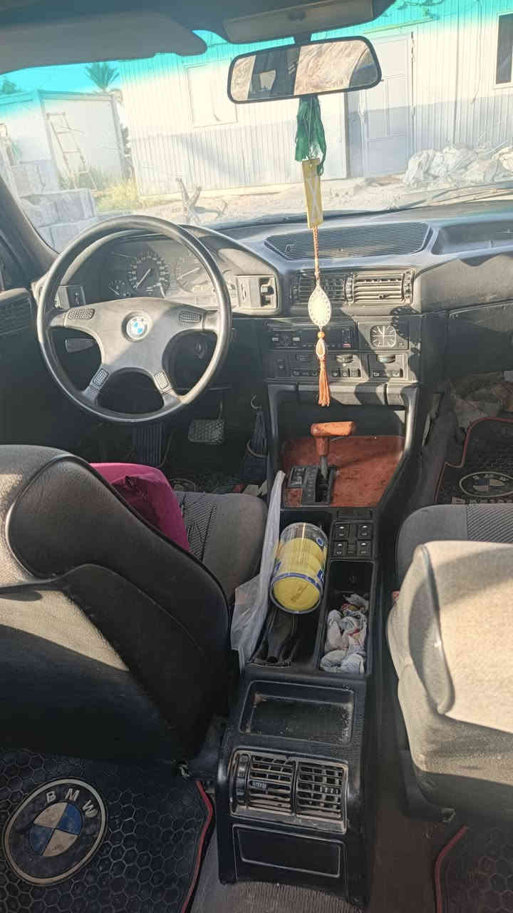 سلام عليكم من رخصه لادمن بي ام للبيع 525وارد يابان مكينه وكير جدد تخم تاير حداده جديده السعر ٥٥ وبيهه مجال عنوان السياره بغداد ***********
