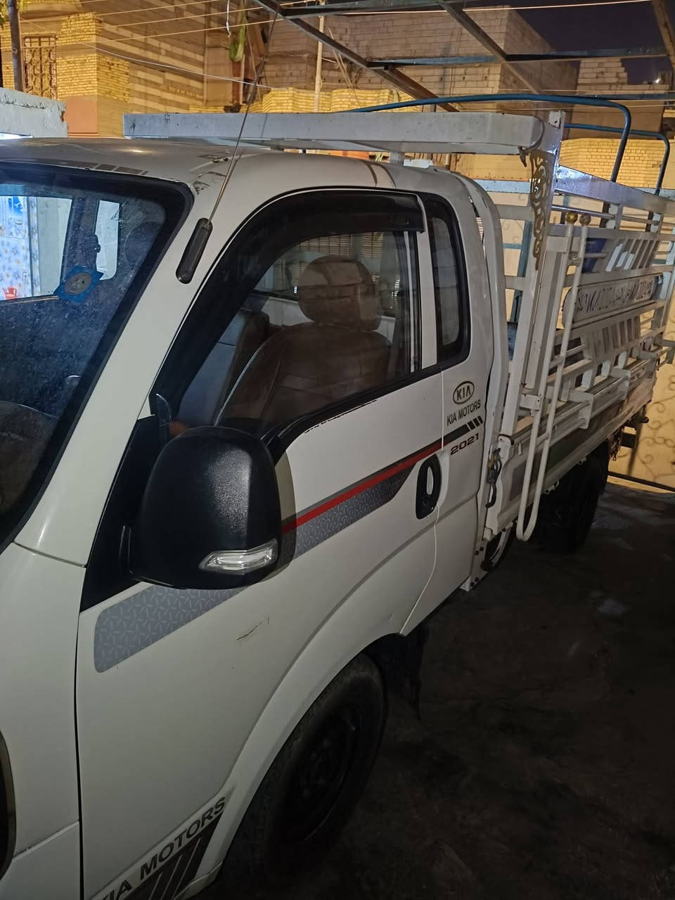 السلام عليكم سيارة مكفولة عامة سيارة جاهزة من كل النواحي مكينة من كير ومن موديل 18 المكان البصرة السعرالسعر 118 وبيهة مجال قليل *********** سيارة بسمي عكس ثاني يونان السنوي ال 2029
