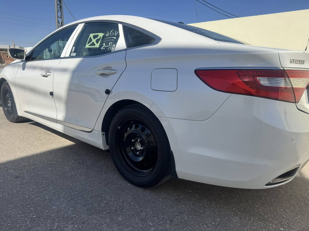 السلام. ازيره. 2014 كفاله بيه شخط الباب الخلفي. سياره فول بسم عربي رقم أربيل. داخله هزه سياره فقط بيع. سعر 150 وبيه مجال ***********
