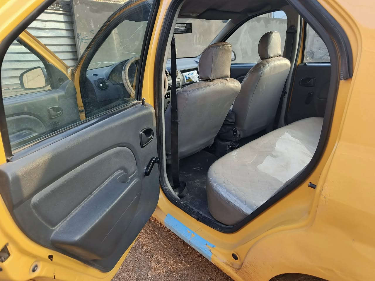 سلام عليكم للبيع رينو لوكان موديل 2010سياره رقم بغداد الدولي مناقصه شي خلاص كير محرك وحداديه كهربائيات كله شغاله دوشمه  ارضيات وكشنات كله جديده سعرها 34وبيه مجال 
مكاني بغداد /اللطيفيه 
***********
