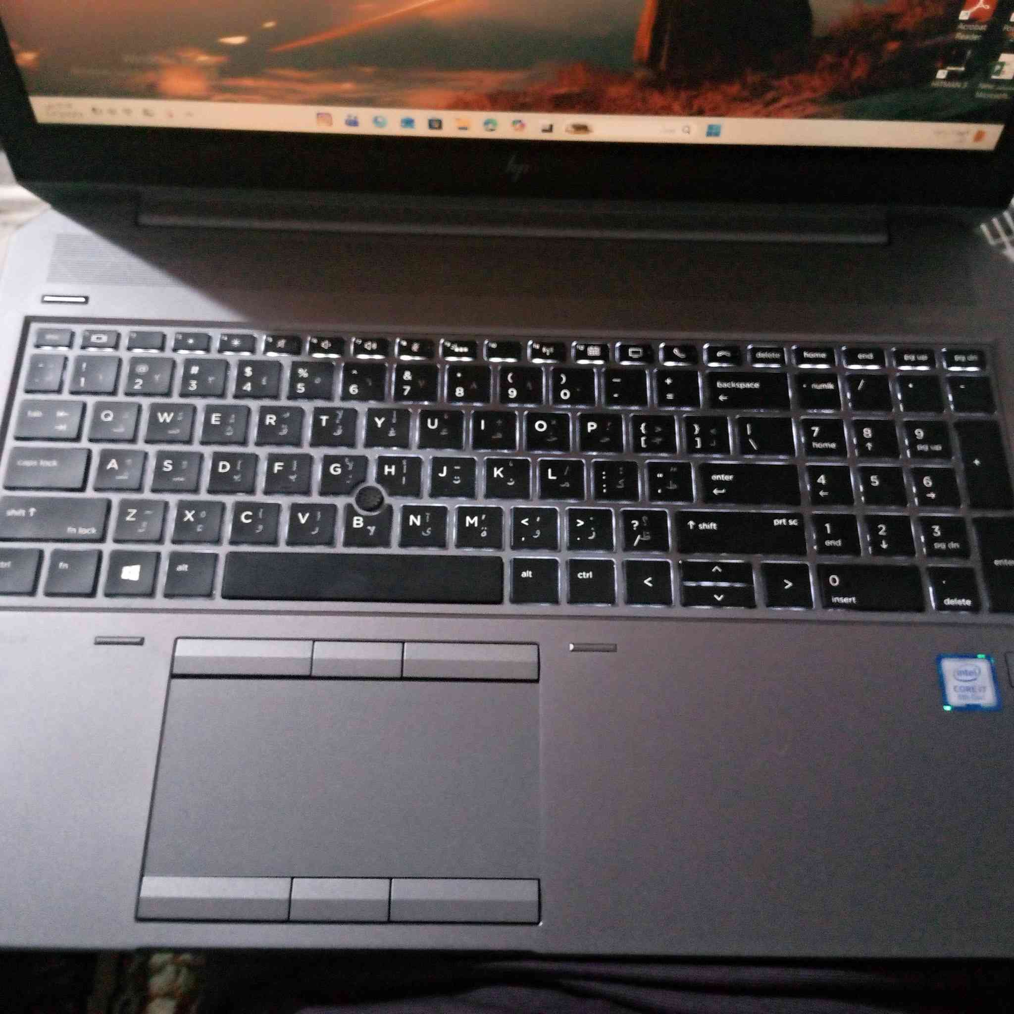 للبيع: HP ZBook 15 G5 Workstation (نظافة عالية)
المواصفات:
المعالج: Intel Core i7-8750H (6 Cores / 12 Threads) جيل ثامن.
الرام: 16GB DDR4.
الهارد: SSD NVMe (سريع جداً).
كارت الشاشة: NVIDIA Quadro P1000 (كارت خارجي للأعمال الهندسية والألعاب).
كارت شاشة ثانٍ: Intel UHD Graphics 630.
الشاشة: 15.6 بوصة بدقة Full HD
عنوان: بغداد
استفسار:***********
