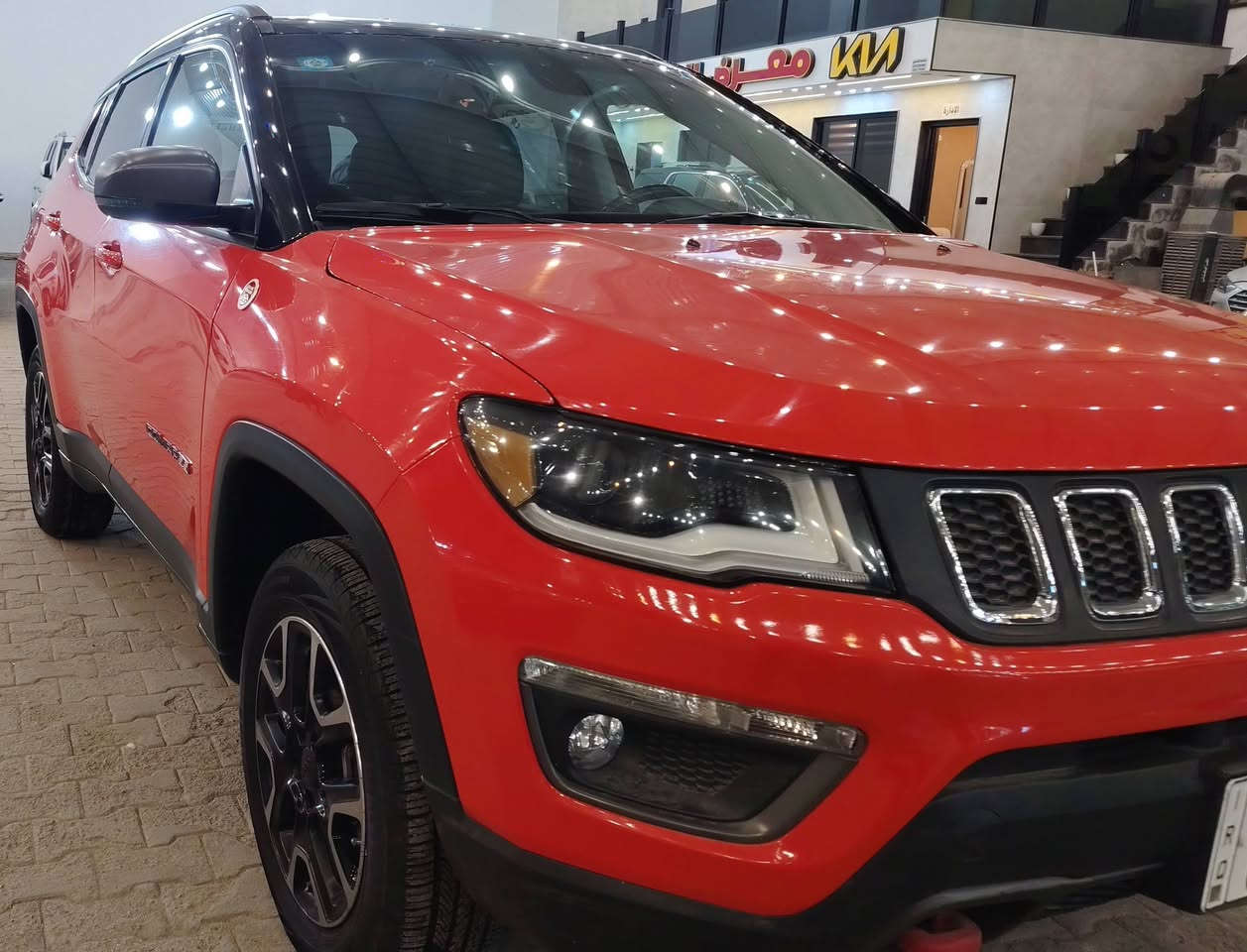 سلام عليكم جيب كومباس 2019 تو كلر مواصفات فول قماره سوده شاشه جبيره السياره شبه الكلين السعر 135 وبيها مجال للشراي هذا رقم تلفوني***********
