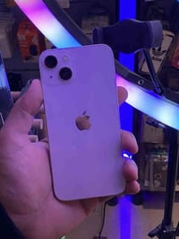 سلام عايكم. ايفون للبيع ايفون ١٣ عادي.  ذاكره ٢٥٦ بطاريه ١٠٠ استبدال ج...