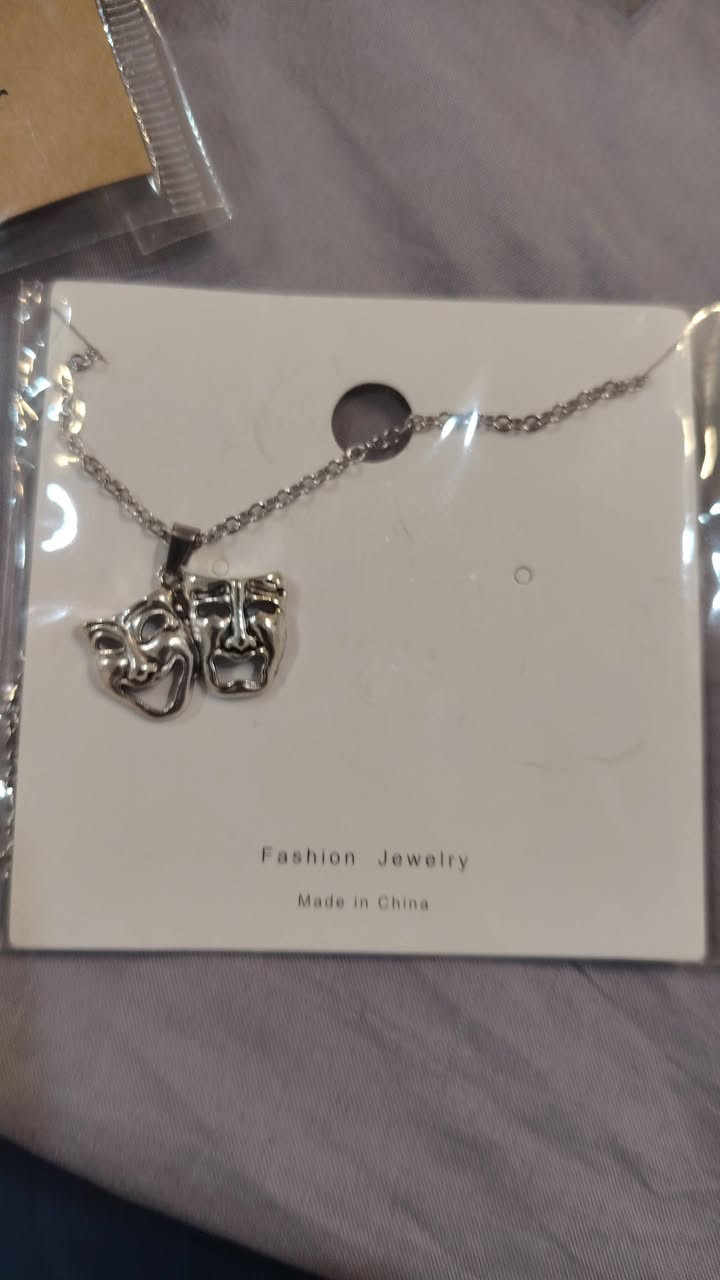 اكسسوارات وتراجي  نسائيه واكو كم قطعه رجاليه بيهن الكلايد


**إذا كنت صاحب هذا الإعلان وتريد حذفه لأي سبب، رجاءا أرسل رسالة إلى الدعم الفني**