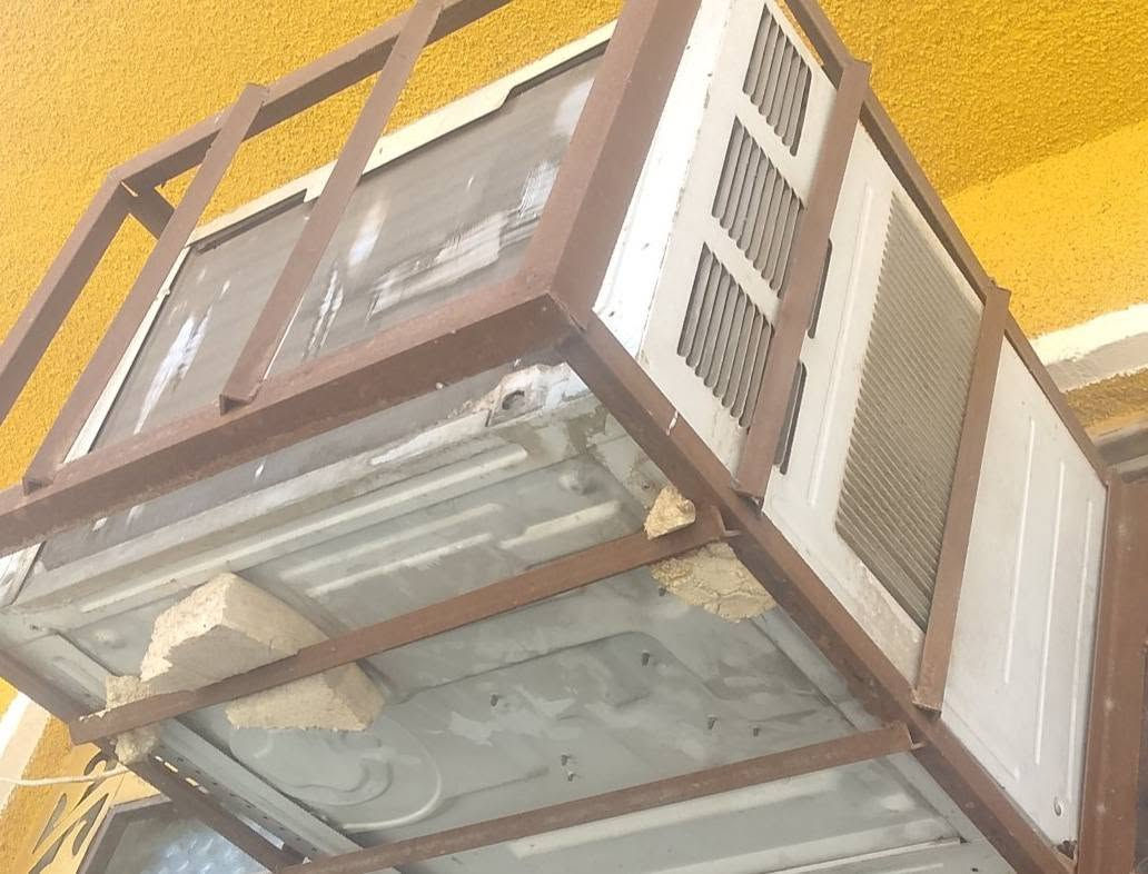 مكيف جنرال للبيع بسعر ٣٠٠ شارع ابو سمير***********  ٢ طن استعمال موسمين
