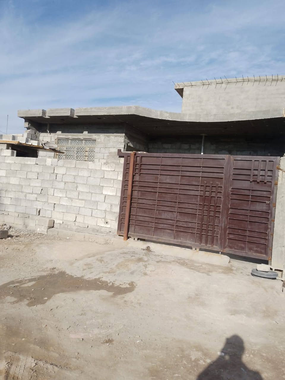 دار اللبيع بلجعاره بشارع سيدعلي مساحه 200 متر البناء 170 متر صنف طابو زراعي 25 لبيت يحتوي على غرفتين صاله استقبال مطبخ وترك تجاهين
بعد مسافه من الشارع العام 250 الاتصال على الرقم ***********
***********
السعر خاص
