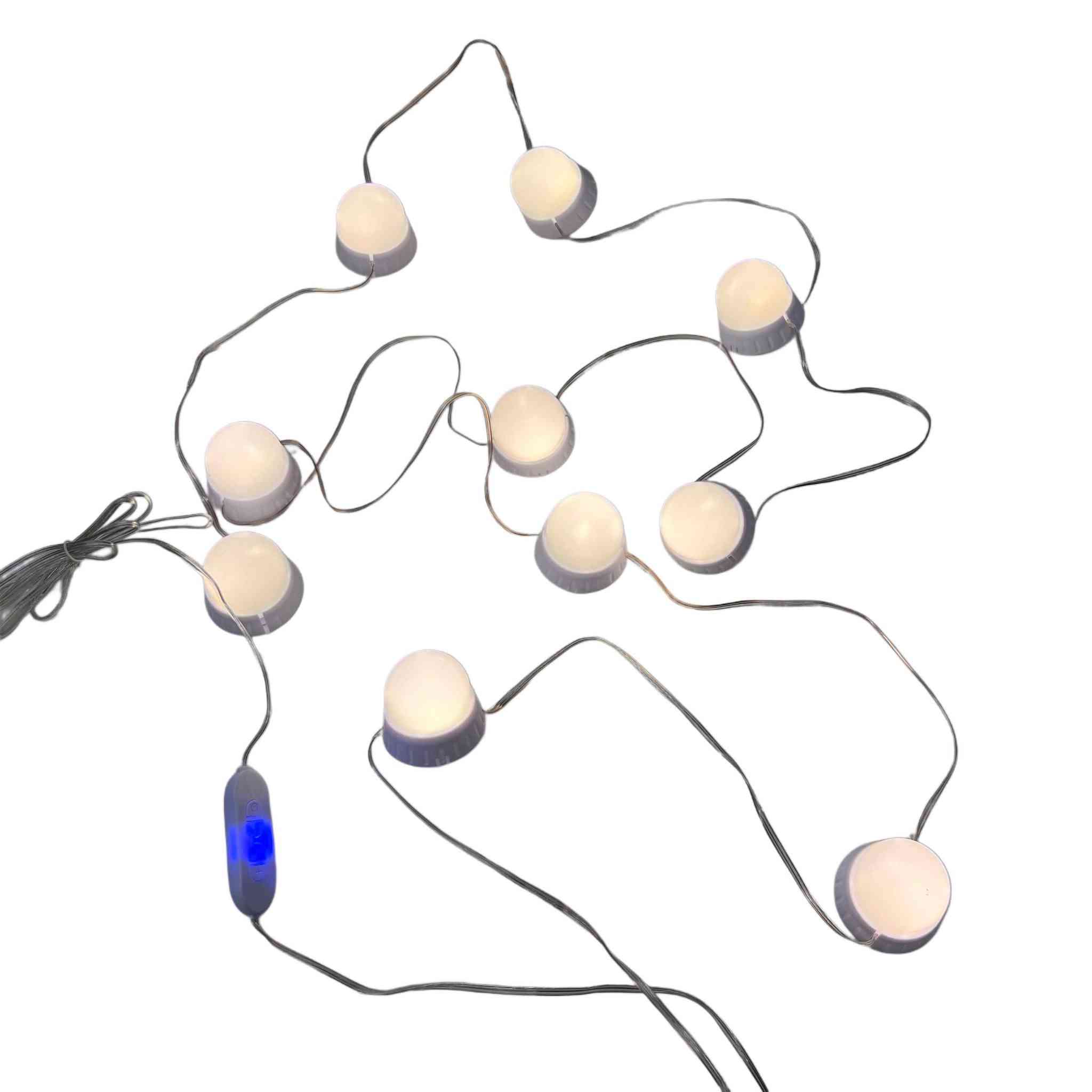 إضاءة مرآة مكياج LED USB – Vanity Mirror Lights

إضاءة LED مخصصة للمرايا تمنحك رؤية أوضح وتفاصيل أدق أثناء العناية اليومية والمكياج.

• تصميم إضاءة مخصص للمرايا مع لمبات دائرية موزعة بشكل متناسق

• تثبيت لاصق قوي (Strong sticky – Difficult to fall out)

• لمبات قابلة للدوران مع تصميم تلسكوبي (Rotating telescopic)

• إمكانية تعديل طول السلك بحرية حسب حجم المرآة (Free adjustment line length)

• تعمل عبر مدخل USB لسهولة التشغيل وتعدد خيارات الطاقة

• إضاءة بلون أبيض بدرجة حرارة 6000K–6500K

• درجة حرارة اللون: 6000K – 6500K
• مصدر الطاقة: USB
• جهد الإدخال: 5V
• التيار: 2A
• استهلاك الطاقة: أقصى طاقة للمبة الواحدة 1.6W

– توصيل عبر USB (طاقة هاتف، منفذ USB، أو فيشة حائط USB

محتويات العلبة

• مجموعة لمبات إضاءة مرآة LED
• سلك USB للتشغيل
• نظام تثبيت لاصق مدمج باللمبات بغداد, العراق


**إذا كنت صاحب هذا الإعلان وتريد حذفه لأي سبب، رجاءا أرسل رسالة إلى الدعم الفني**