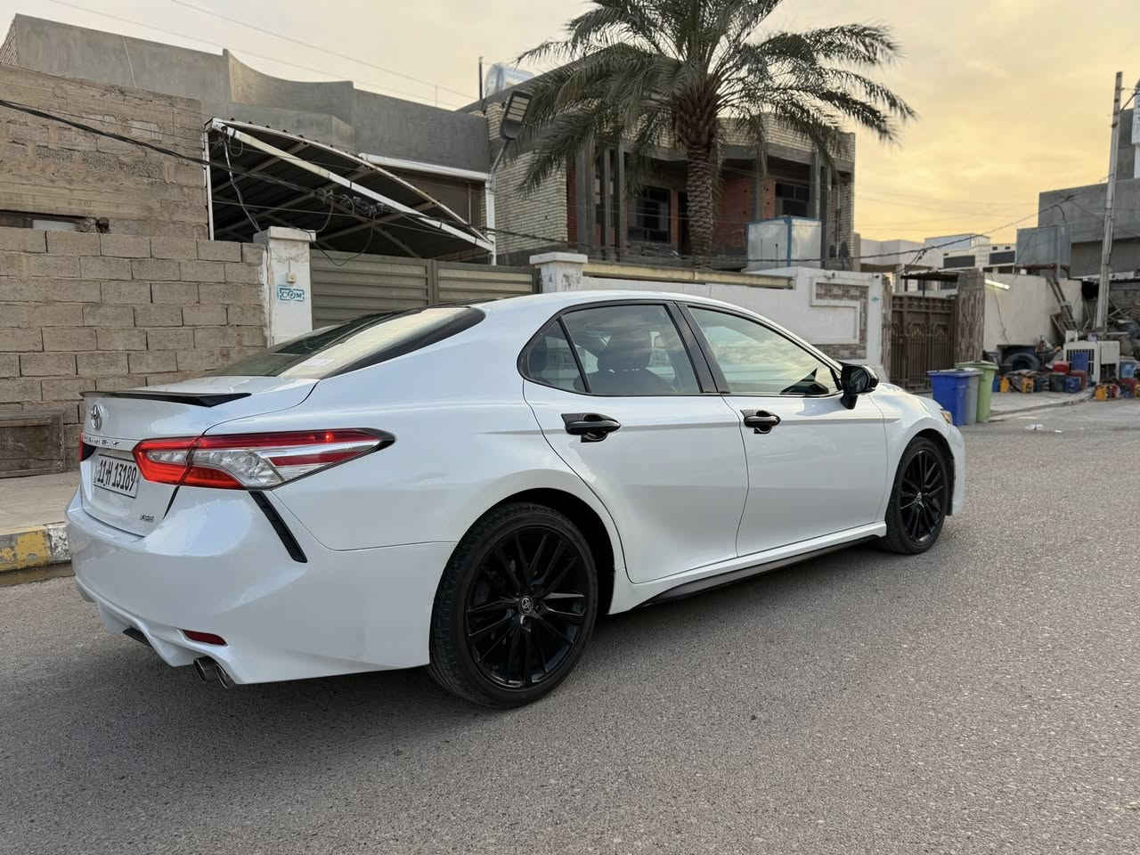 السلام عليكم 
للبيع فقط بدون مراوس
كامري وارد امريكي 2018 رقم بغداد فئة XSE فول فول مواصفات وبدون اي نقص
الداخل احمر بانوراما 
كير محرك ميكانيك كله كفالة 
بيها كلير 3 قطع من امريكا وبدون دعمه، والضرر الثاني جاملغ وباب خلفي بدون داخل 
اير باك بردة فقط 
جاهزة وبدون نقص ، وتحويل مباشر 
السعر 170 ورقة  
رقم التواصل 
***********
***********
