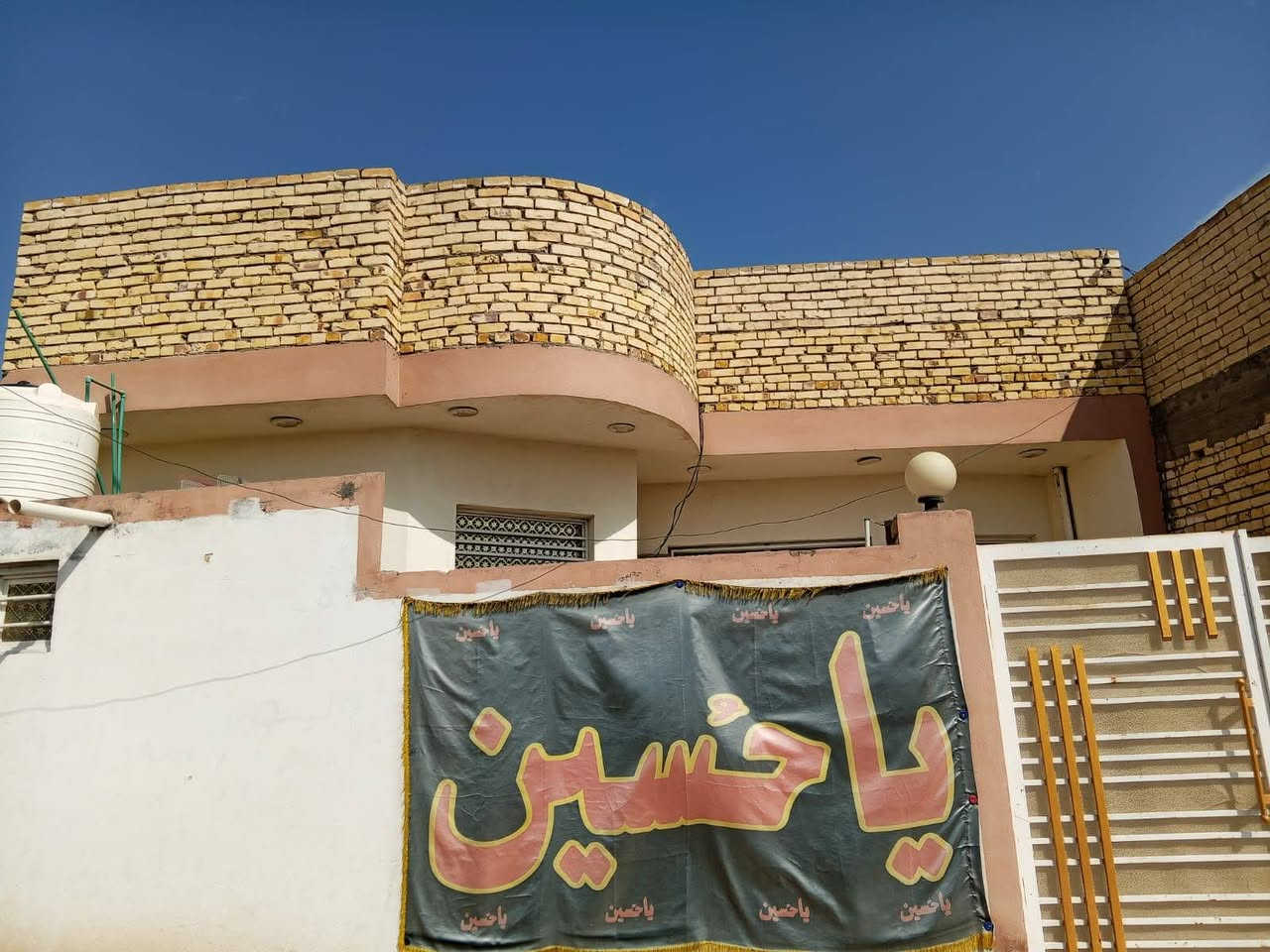 بيت للبيع مساحه 200م
بناء حديث سنة 2024
رقم العقار      12191
السعر        135 مليون
قابل للتفاوض 
طابو صرف ورثة مع قاصرين /طفلة/
العنوان حي الحوراء قرب محطة وادي السلام 
منطقه خدمات كاملة 
للاستفسار ***********
