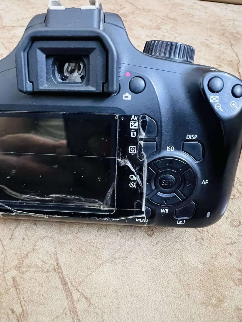 كأمره كانون 4000Dنظيفه جدا
استخدام شخصي شخط مابيهه 
رايدهه ب٣٥٠ رقم الهاتف ***********
