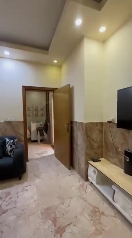 ✨ شقة مؤثثة للإيجار 🏡

📍 الموقع: المنصور – حي المتنبي
📌 خلف مطعم حجي حسين

🔹 تفاصيل الشقة:
▪️ شقة طابق أول مؤثثة بالكامل
▪️ غرفتا نوم
▪️ مطبخ مجهز
▪️ خدمات متكاملة
▫️ كهرباء
▫️ ماء
▫️ إنترنت

💰 الإيجار الشهري: 900$ دولار

👨‍👩‍👧‍👦 مناسبة لـ:
▪️ العوائل
▪️ الموظفين
▪️ المتغربين

🔎 رمز العقار: 221


**إذا كنت صاحب هذا الإعلان وتريد حذفه لأي سبب، رجاءا أرسل رسالة إلى الدعم الفني**