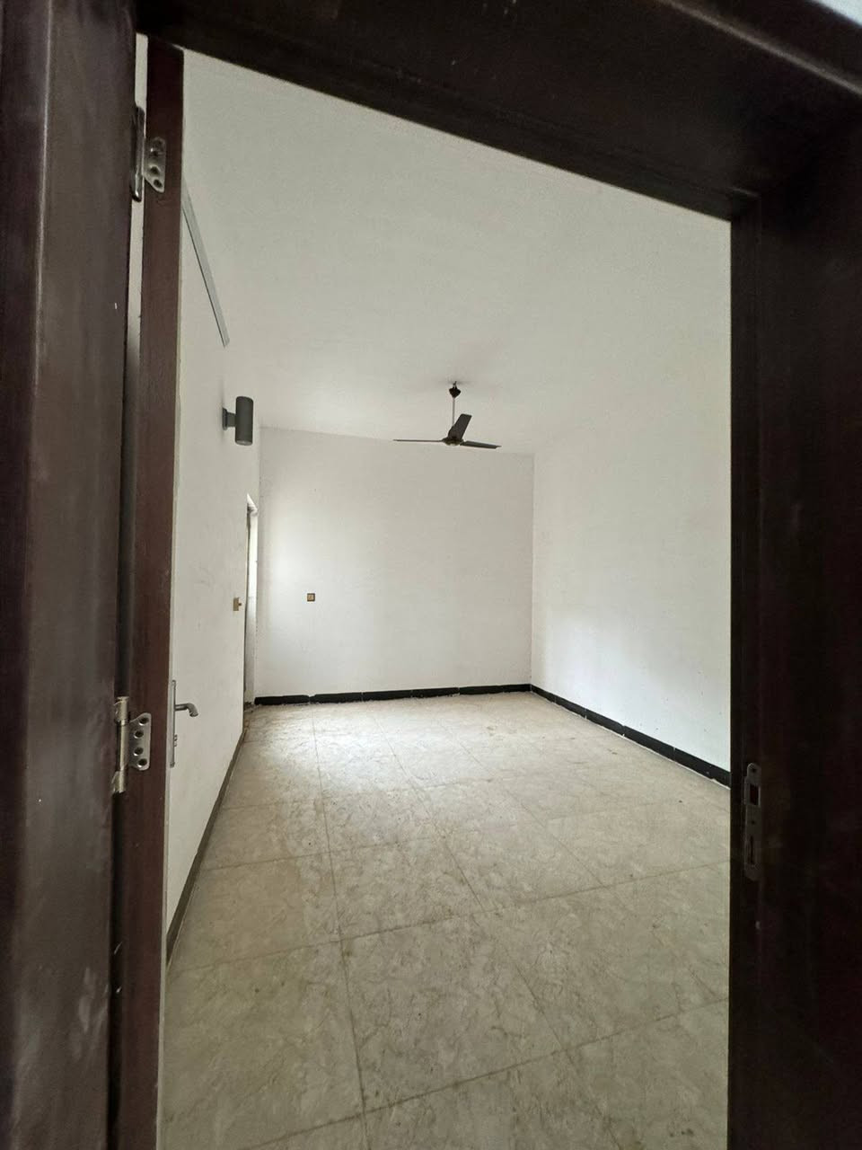 #دار للبيع بناء جديد زيرو
العنوان : تكريت القادسية 
شارع ابو عقرب خلف اسواق علاوي 
#المساحة 8☆30=240متر  شارع 15 
يحتوي على  2 غرف نوم واستقبال وهول كبير 
 ومطبخ حار بارد  سيراميك وصحيات داخل وخارج 
حديقة داخلية وخارجية وكراج سيارة 
#السعر المطلوب《 155  مليون  》قابل للتفاوض 
#للاستفسار الاتصال على الارقام التالية
***********
***********
#مكتب دجلة للعقار ....
