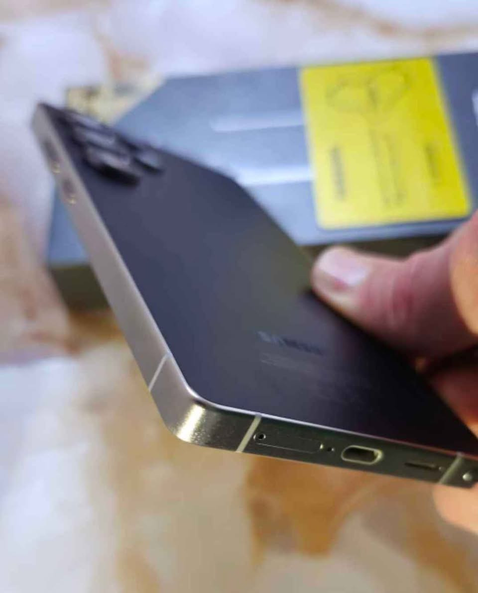 S25Ultra  ram 12/256GB  
زەمانی جبالە کە م بە کار هاتووە   شوێنم کە لار  گەیاندنم نیە. 
نرخی١،٢٥٠ هه زار كالار, السليمانية


**إذا كنت صاحب هذا الإعلان وتريد حذفه لأي سبب، رجاءا أرسل رسالة إلى الدعم الفني**