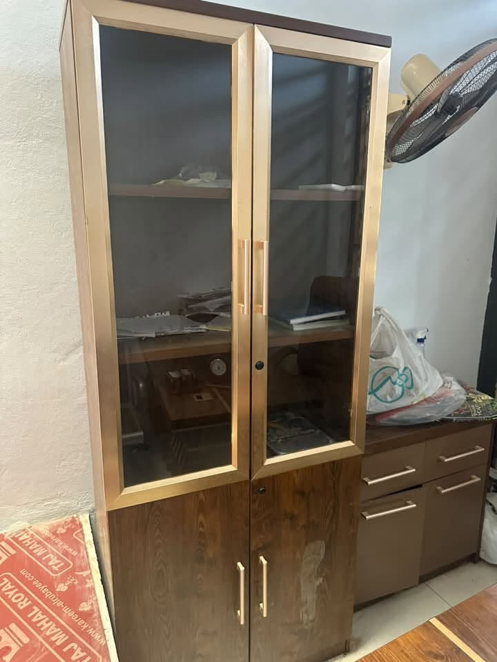 اثاث معهد للبيع مكانهم بغداد / كفاءات السيدية 
الرحلات ٣٠ رحلة السعر نهائي عشرين الف 
ميز ادارة ٣ قطع قياس ١٤٠ سم سعر ١٠٠ الف قفل 
مكتبة ٣ قطع سعر القطعة ١٢٥ الف 
لوكر ١٥ خانة السعر ٧٥ الف 
لوكر ٦ خانات السعر ٢٥ الف 
للمعلومات ***********
