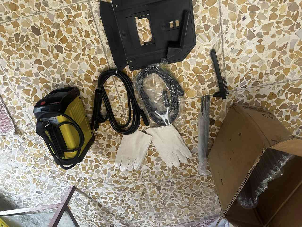 مكينه لحيم ع الفحص كامل ملحقاته توصيل موجود سعر 70 //***********.
